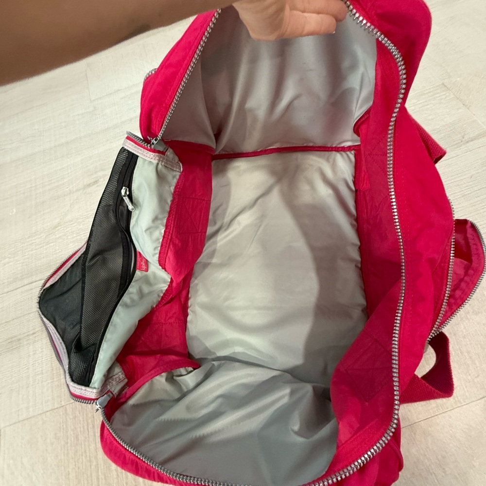 Kipling Large Duffle Bag - Fuschia - Excellent Condition! - Picture 6 of 11